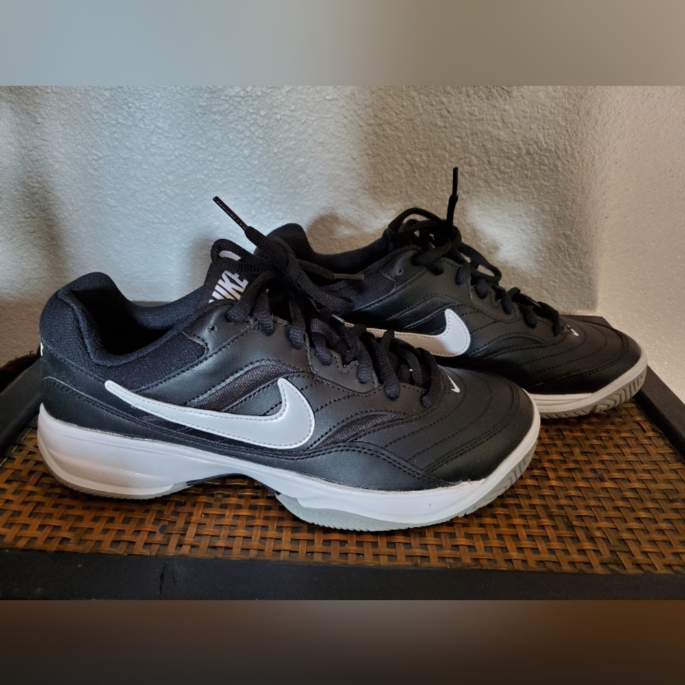 Nike Court Lite